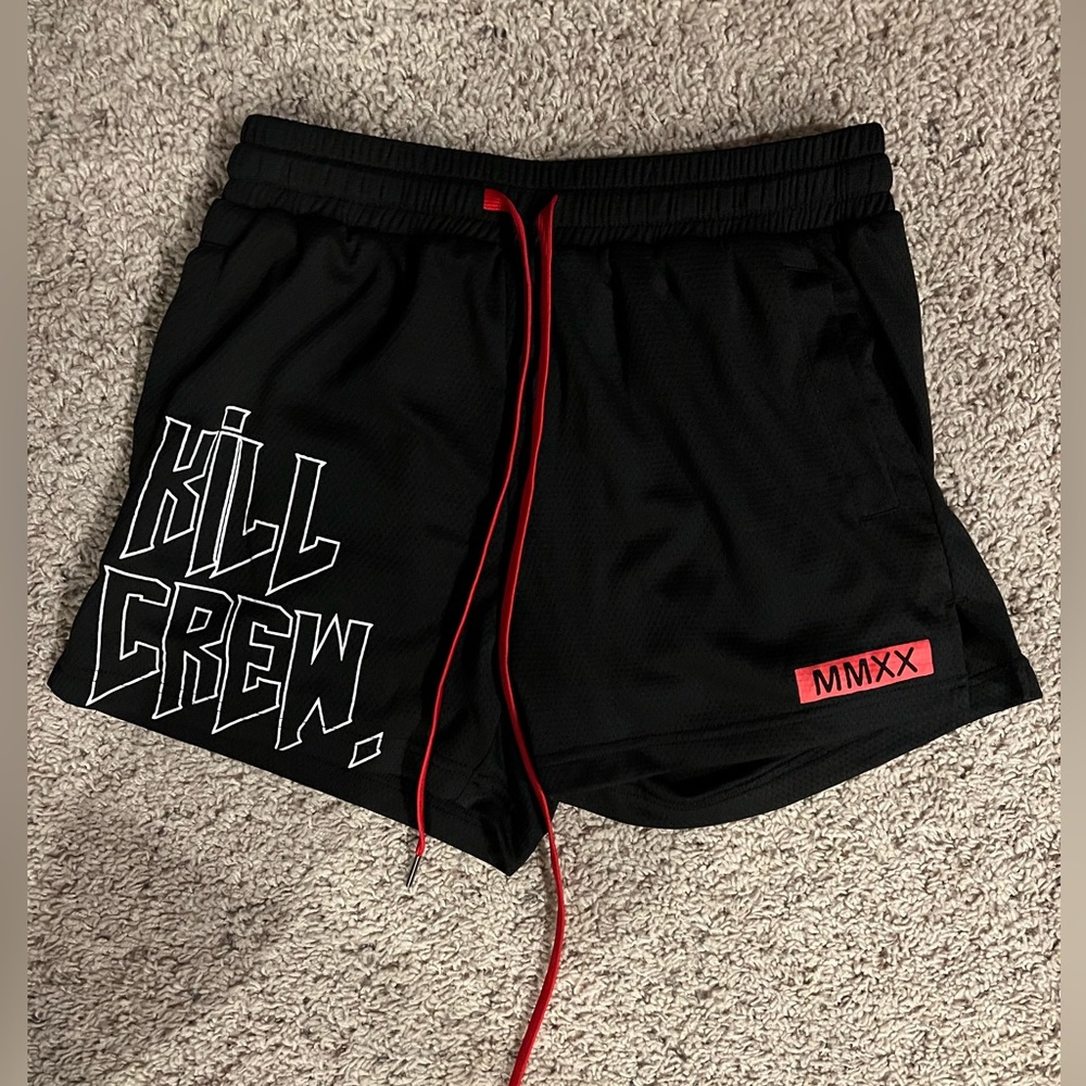 Medium short shorts